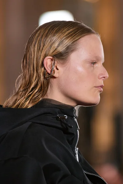 Look 3